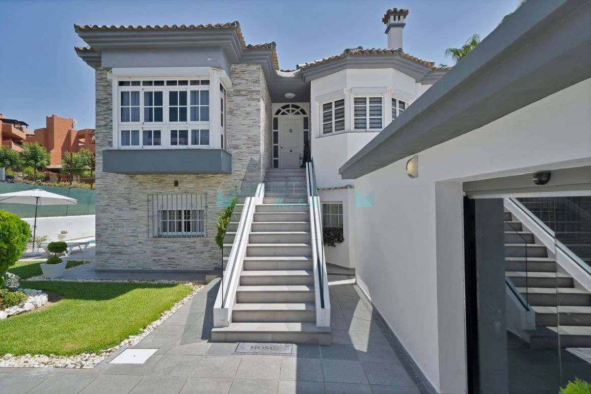 Villa en venta en Estepona