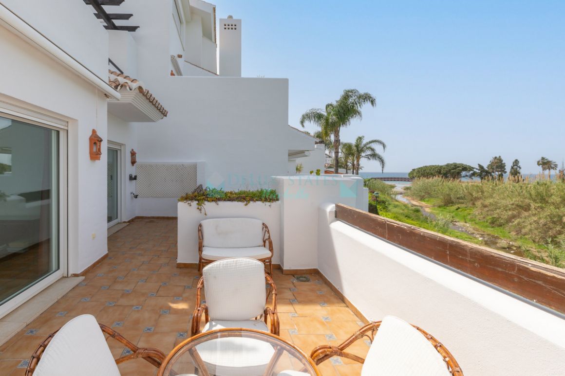 Apartment for sale in  Los Monteros, Marbella East