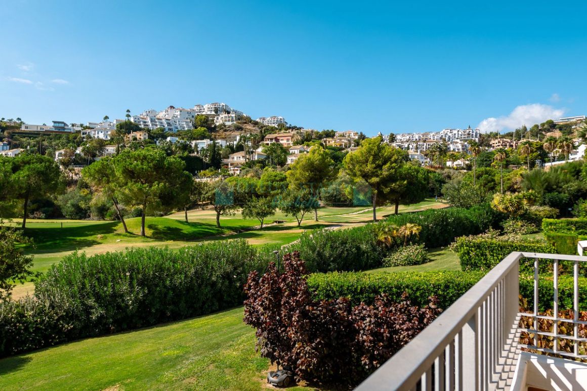 Apartment for sale in  Los Arqueros, Benahavis
