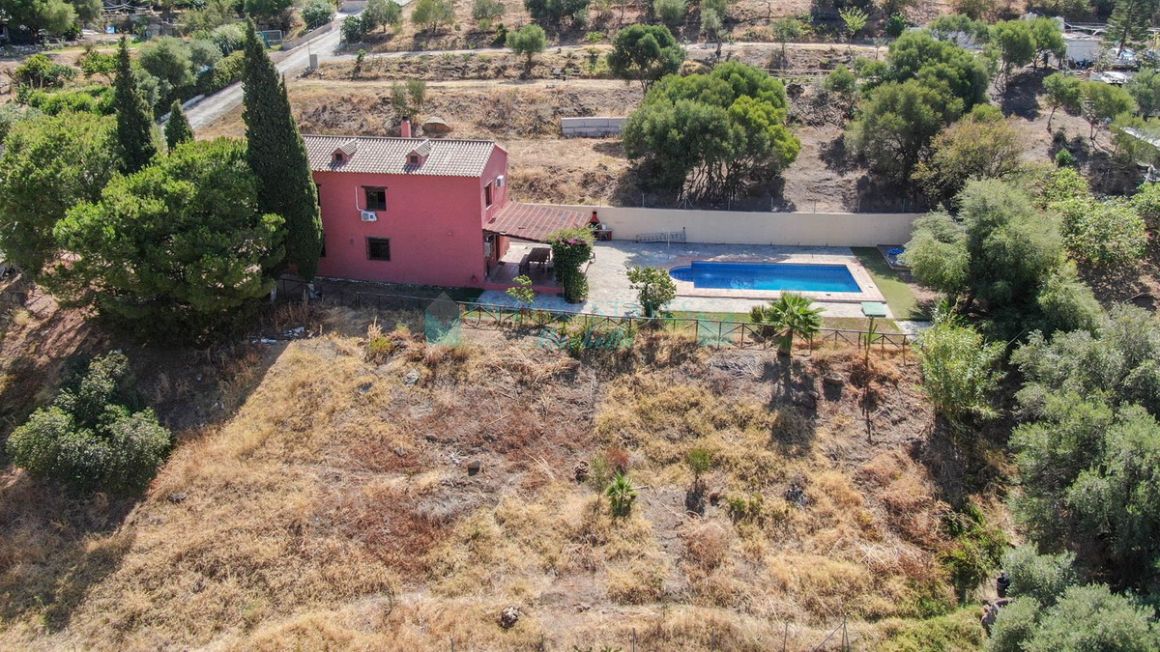 Finca for sale in Estepona