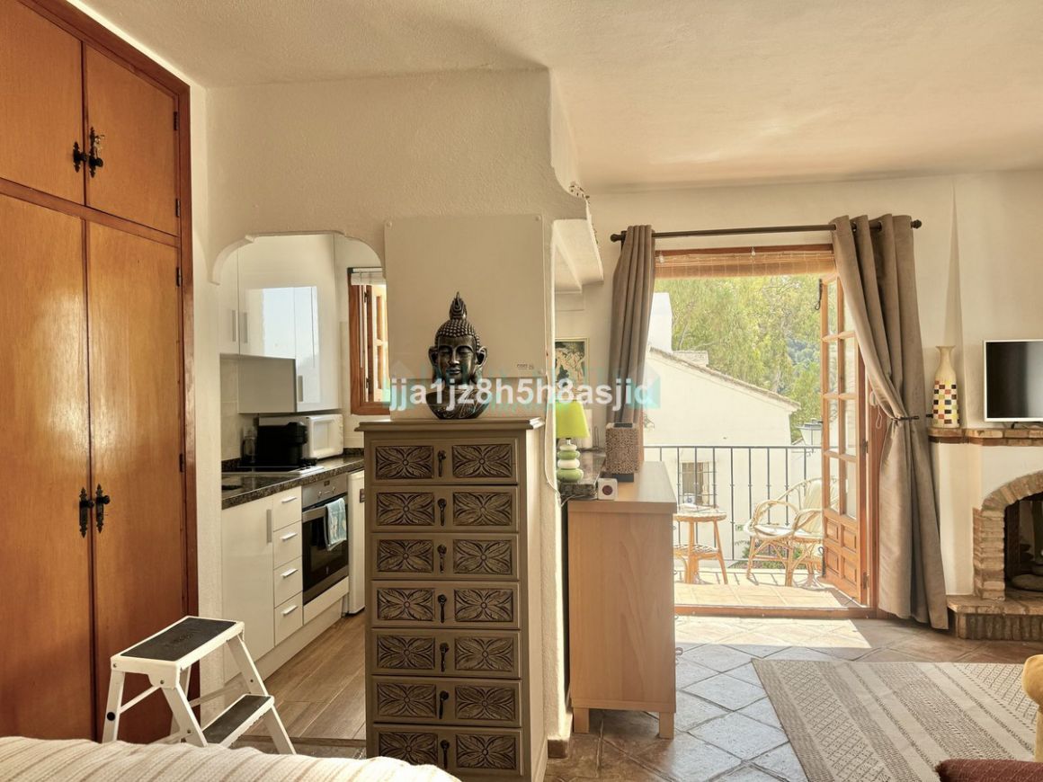 Studio for sale in Benahavis