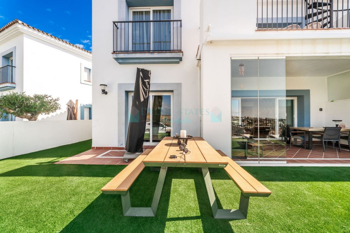 Apartamento Planta Baja en venta en  El Paraiso, Estepona