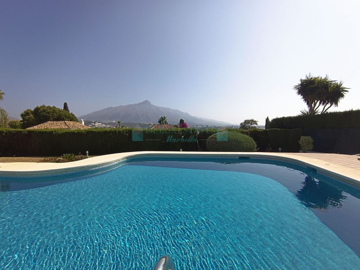 Semi Detached Villa for sale in Nueva Andalucia