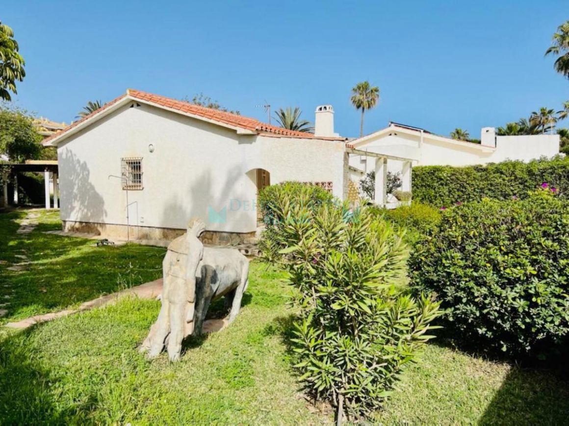 Villa en venta en  Costabella, Marbella Este