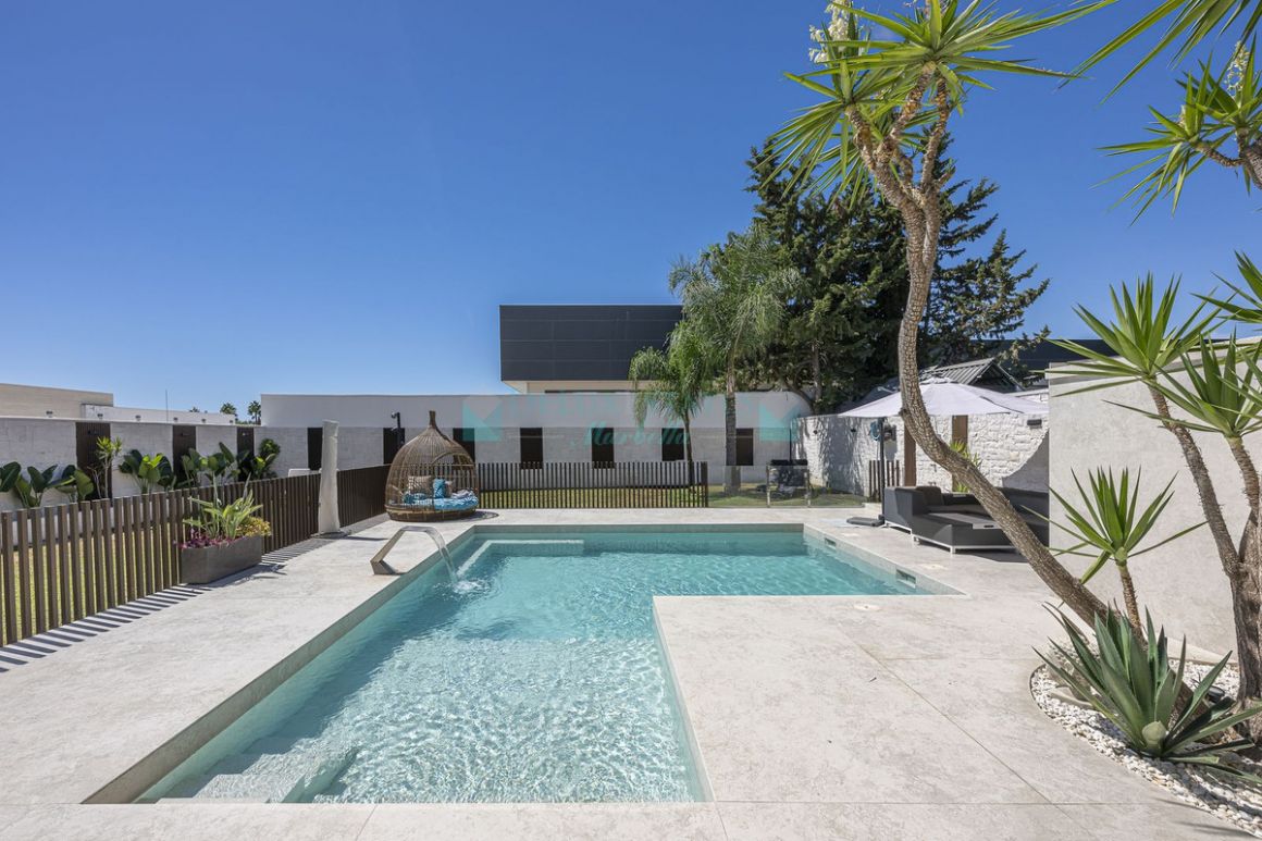 Villa in New Golden Mile, Estepona