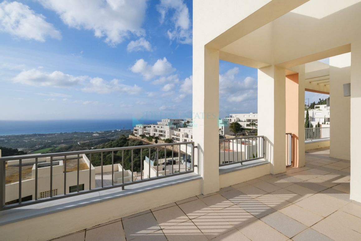 Penthouse in Los Altos de los Monteros, Marbella East