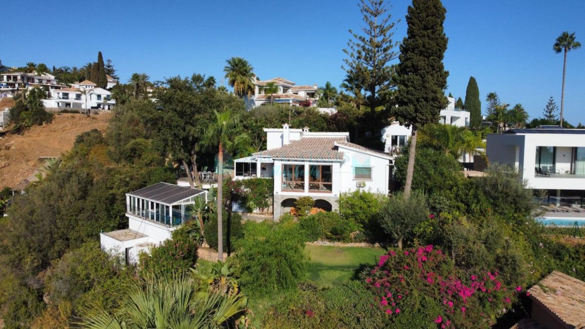 Villa for sale in  El Rosario, Marbella East