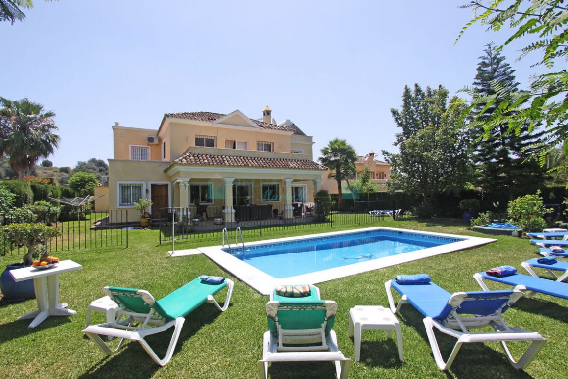 Villa for rent in  Bel Air, Estepona