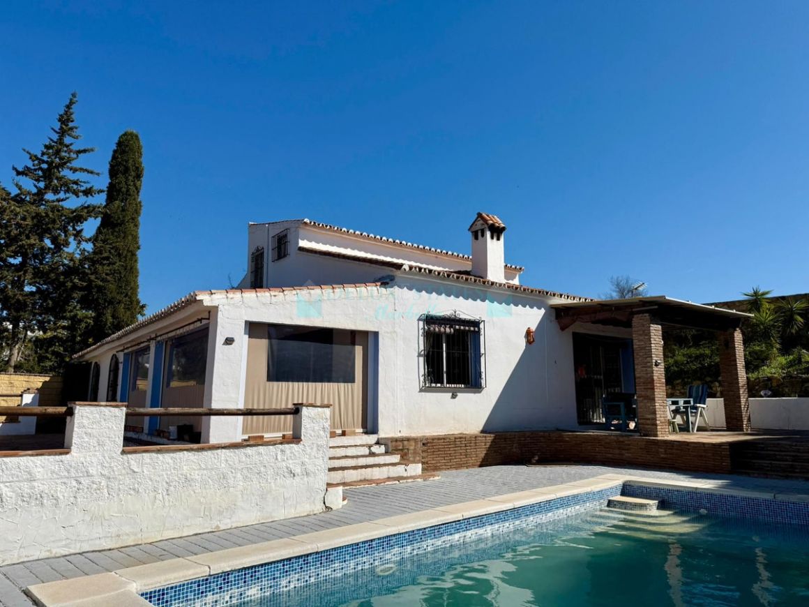 Villa en venta en Estepona