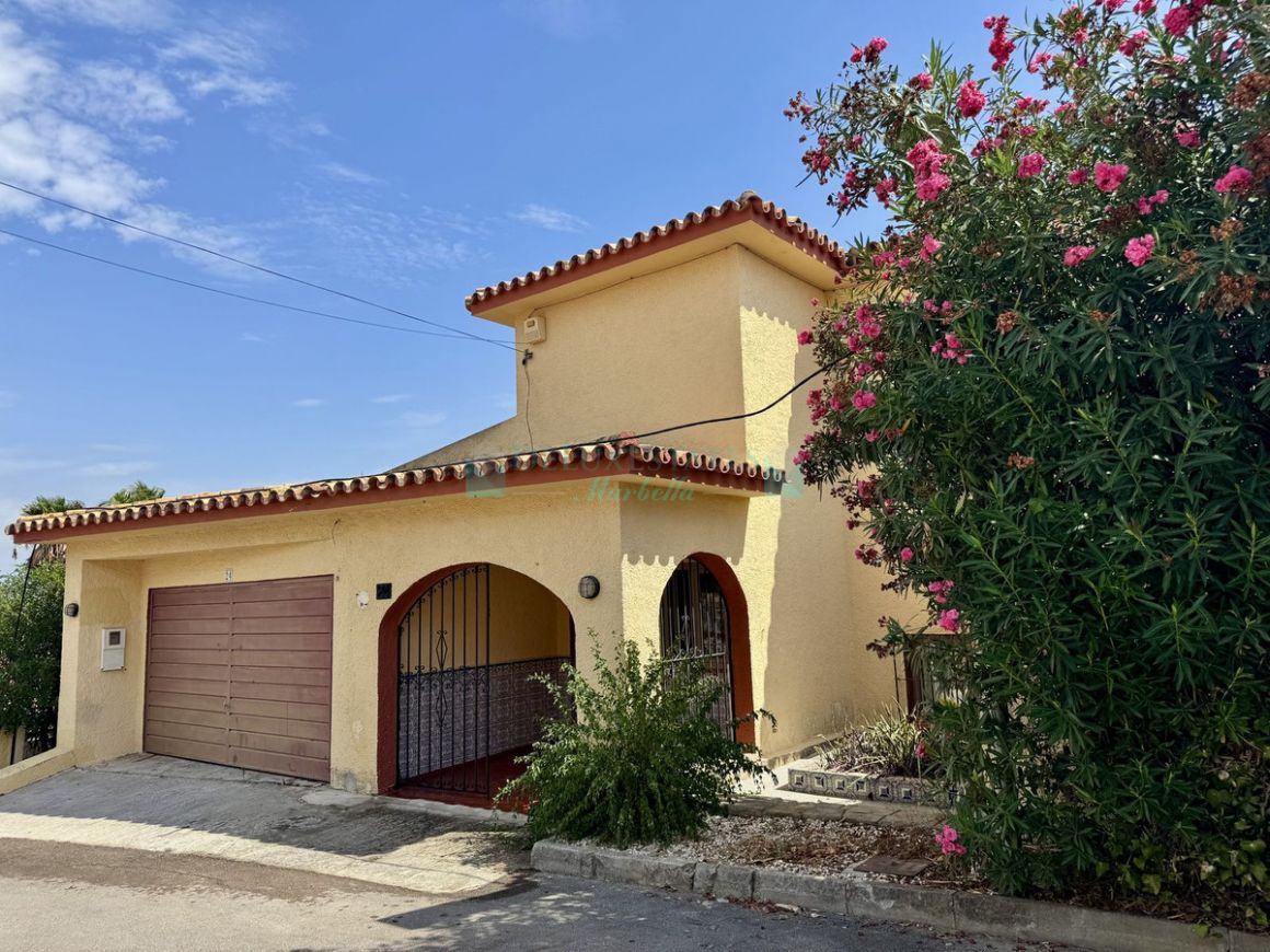 Villa en venta en Estepona