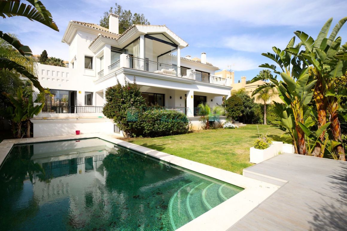 Villa in Nueva Andalucia