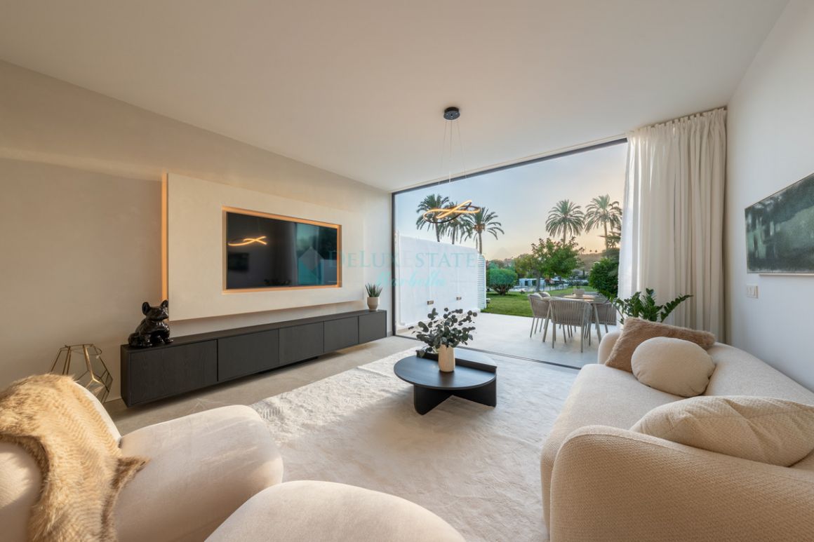 Town House for sale in Nueva Andalucia