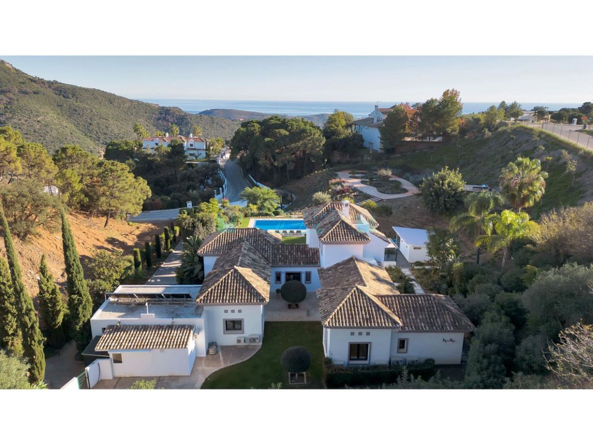 Villa for sale in Benahavis