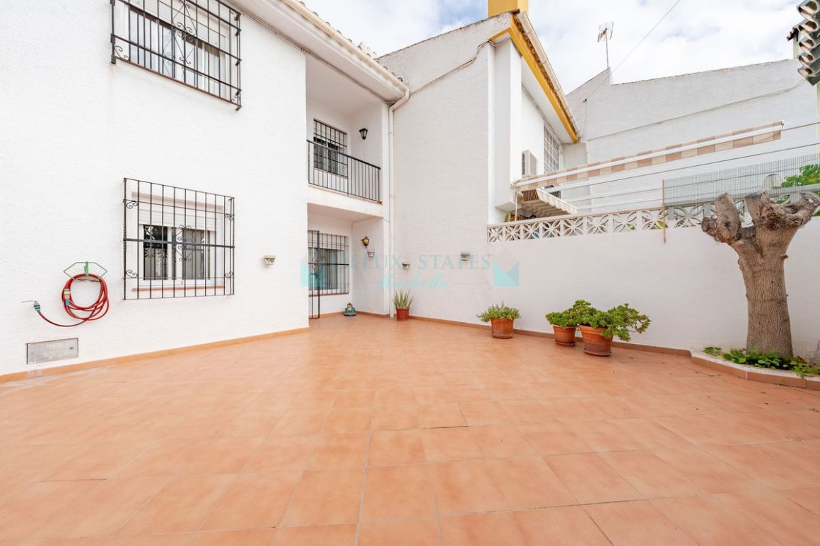 Town House for sale in  La Campana, Nueva Andalucia