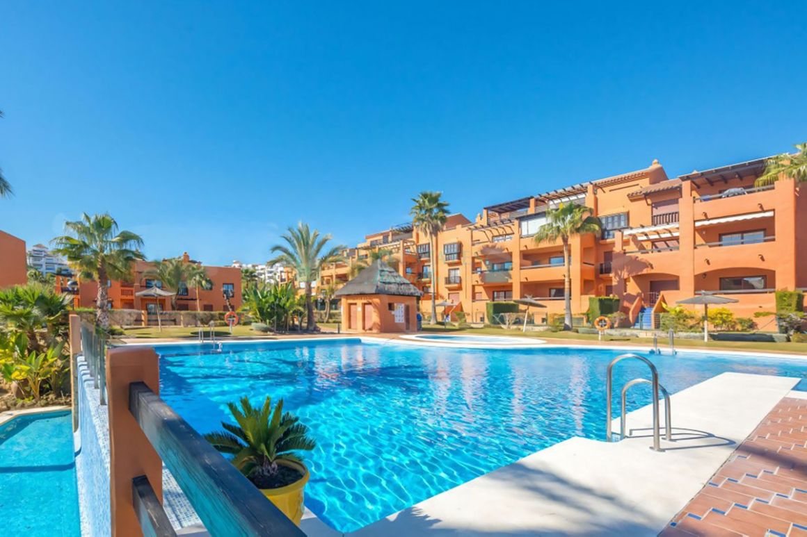Penthouse for sale in  Atalaya, Estepona