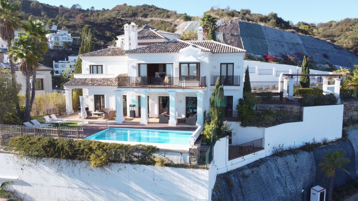 Villa for sale in Benahavis