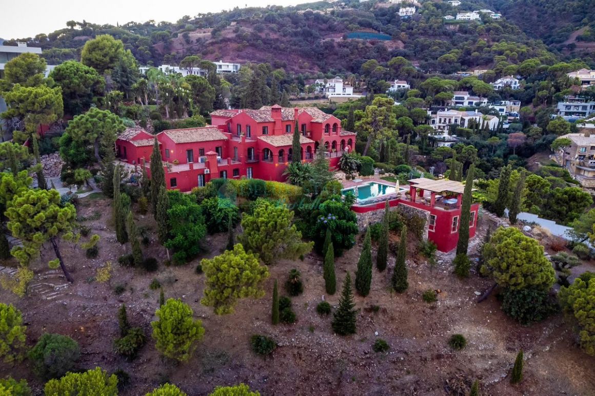 Villa en alquiler en  El Madroñal, Benahavis