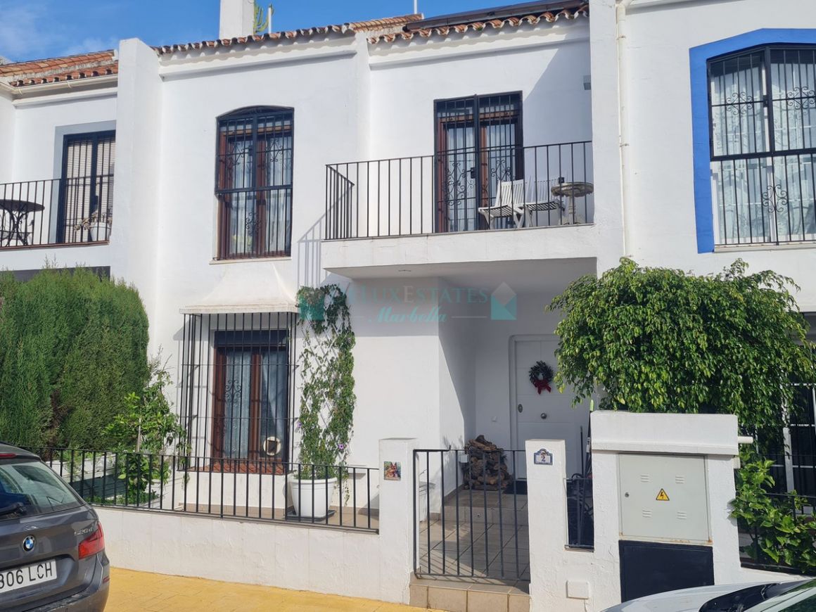 Town House for sale in Benahavis