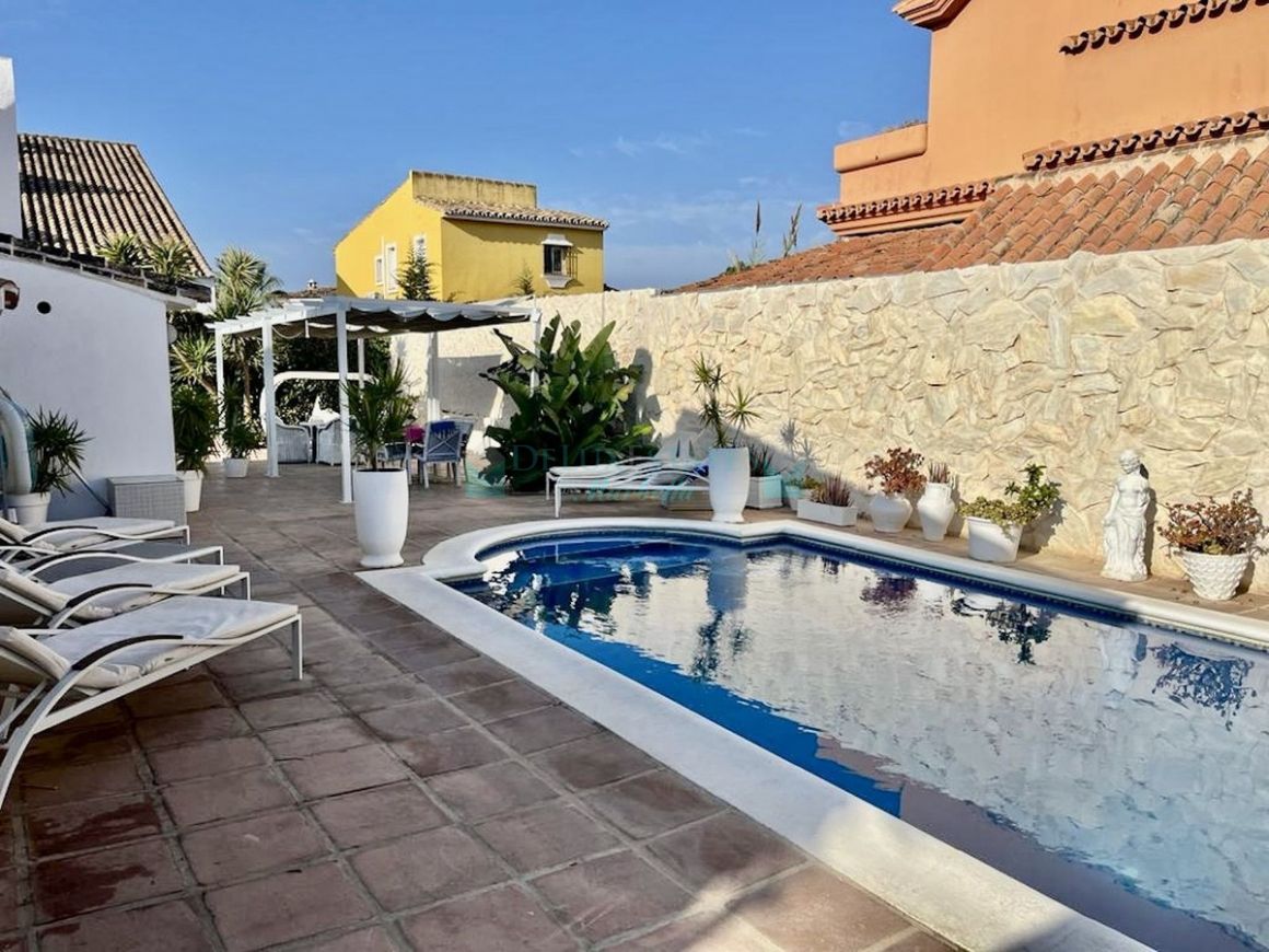 Villa for rent in  El Rosario, Marbella East