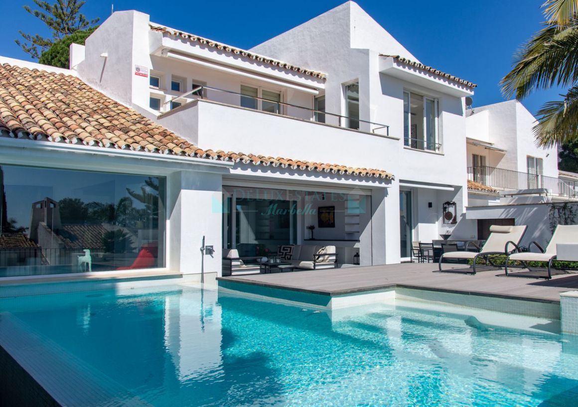 Villa for sale in Nueva Andalucia