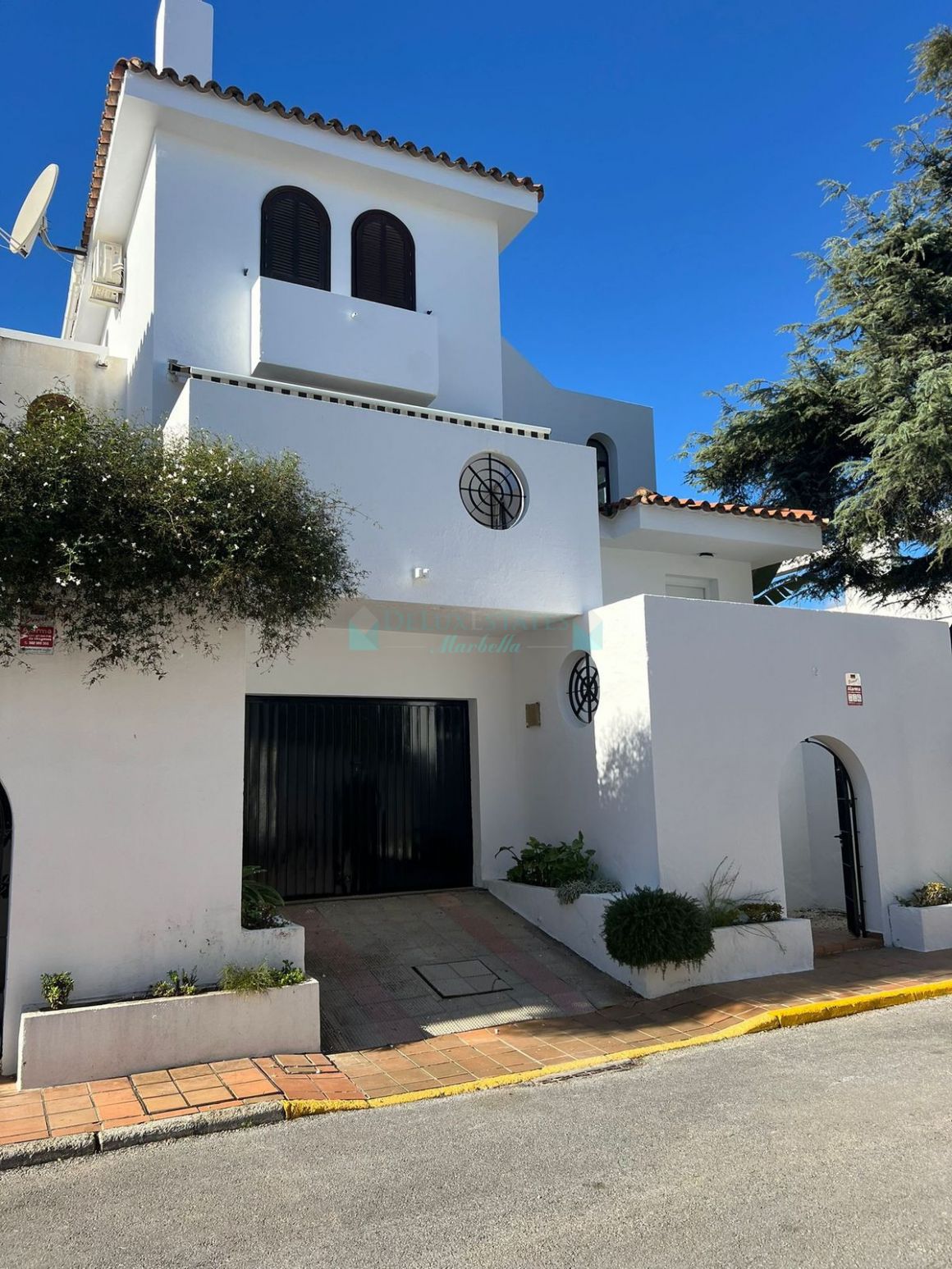 Town House for sale in Estepona