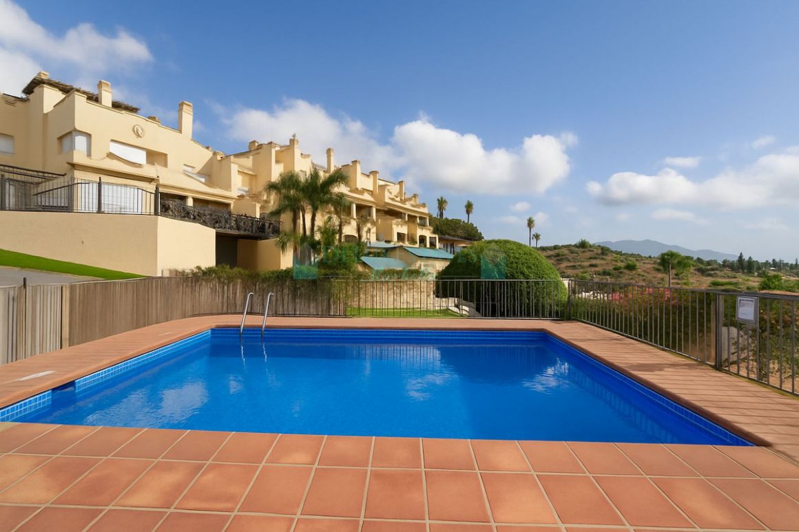Ground Floor Apartment for sale in  Los Arqueros, Benahavis