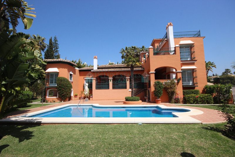 Villa for sale in  Bahia de Marbella, Marbella East