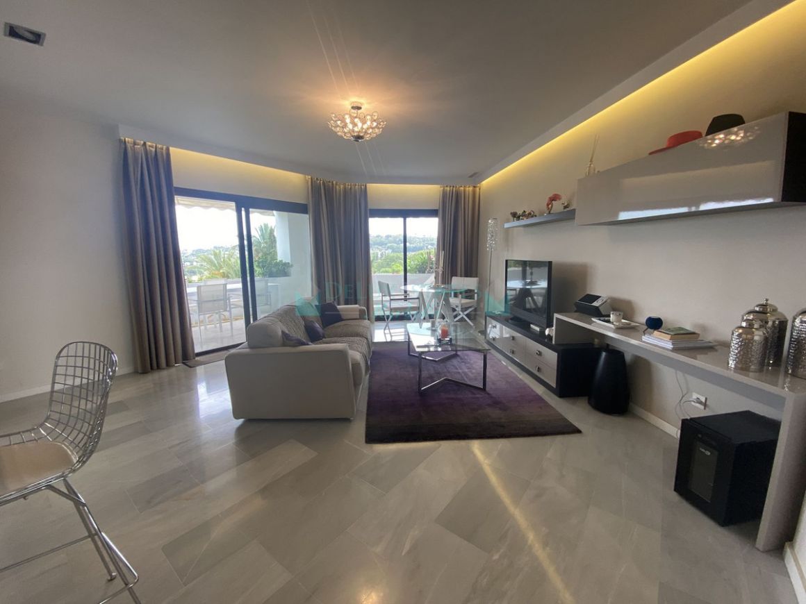 Apartment in Las Brisas, Nueva Andalucia