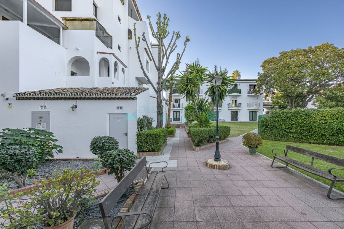 Studio for sale in  New Golden Mile, Estepona
