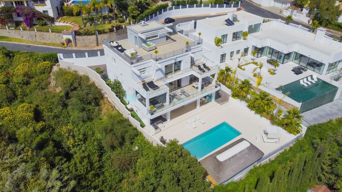 Villa for sale in  El Rosario, Marbella East