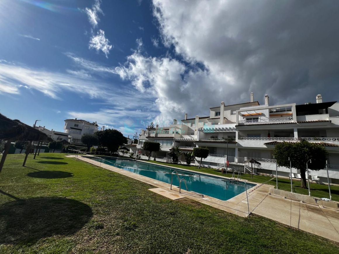 Apartment for sale in  Rio Real, Marbella East