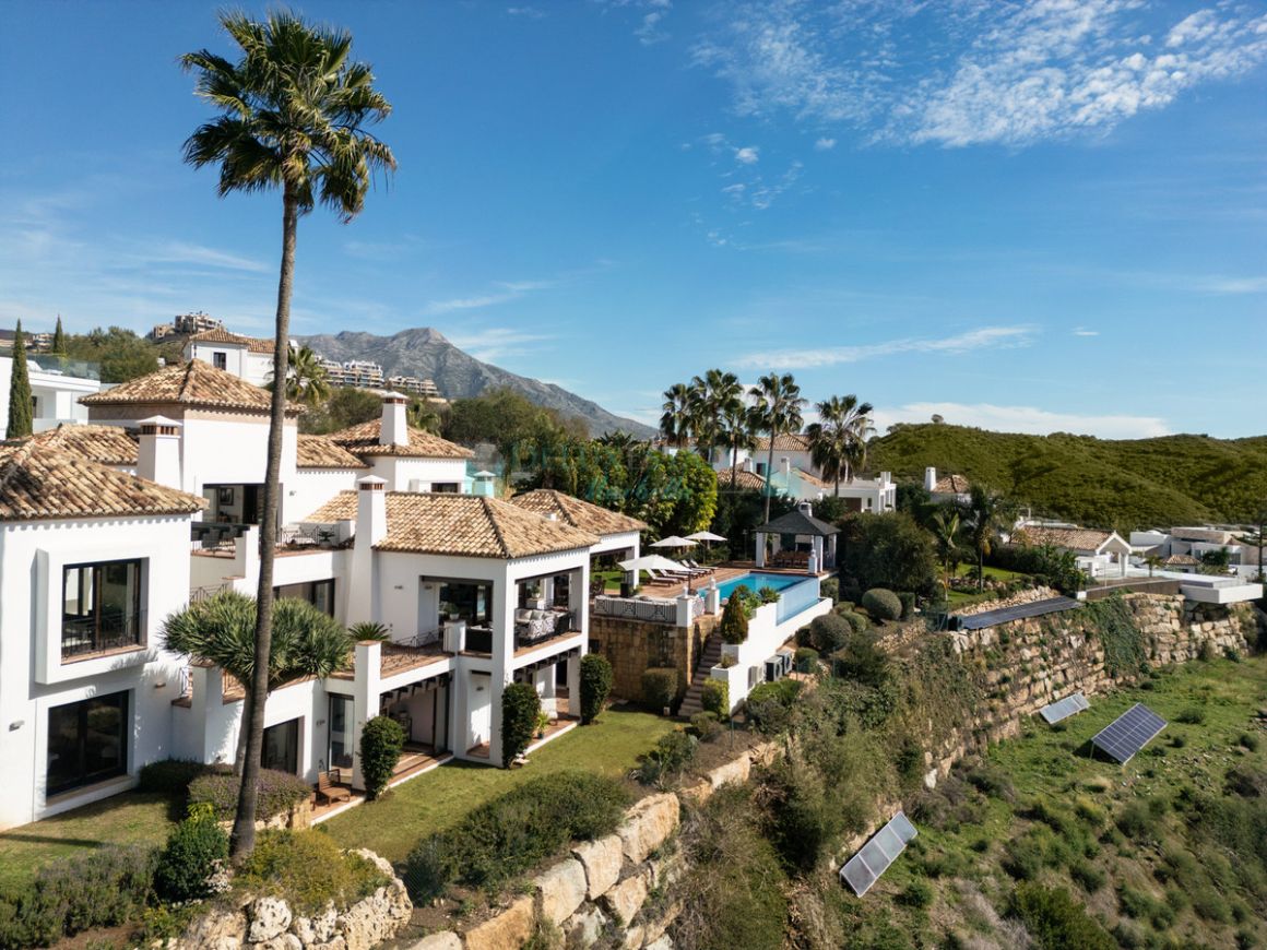 Villa for sale in Benahavis