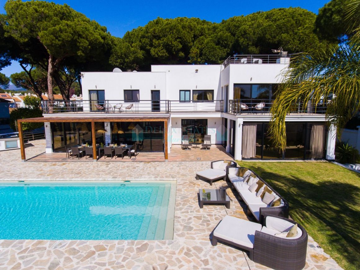 Villa for rent in  Artola, Marbella East