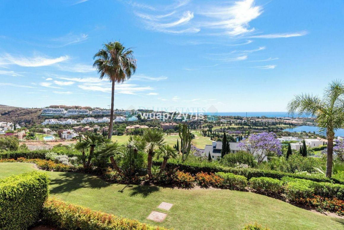 Apartment for sale in  Los Flamingos, Benahavis