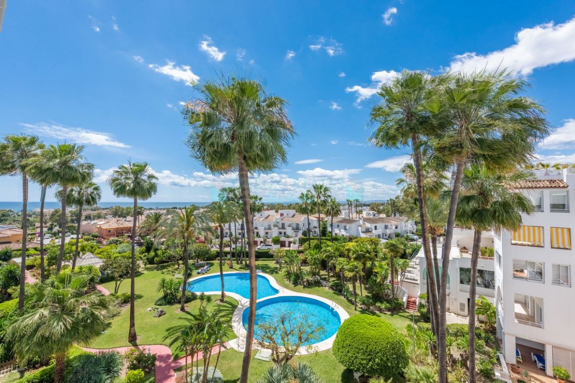 Apartment in Atalaya, Estepona