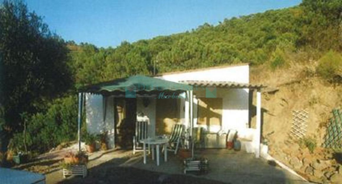 Finca for sale in Estepona