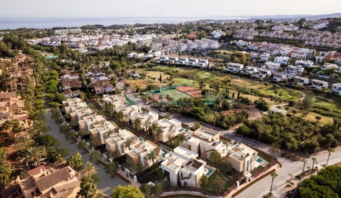 Villa for sale in Estepona