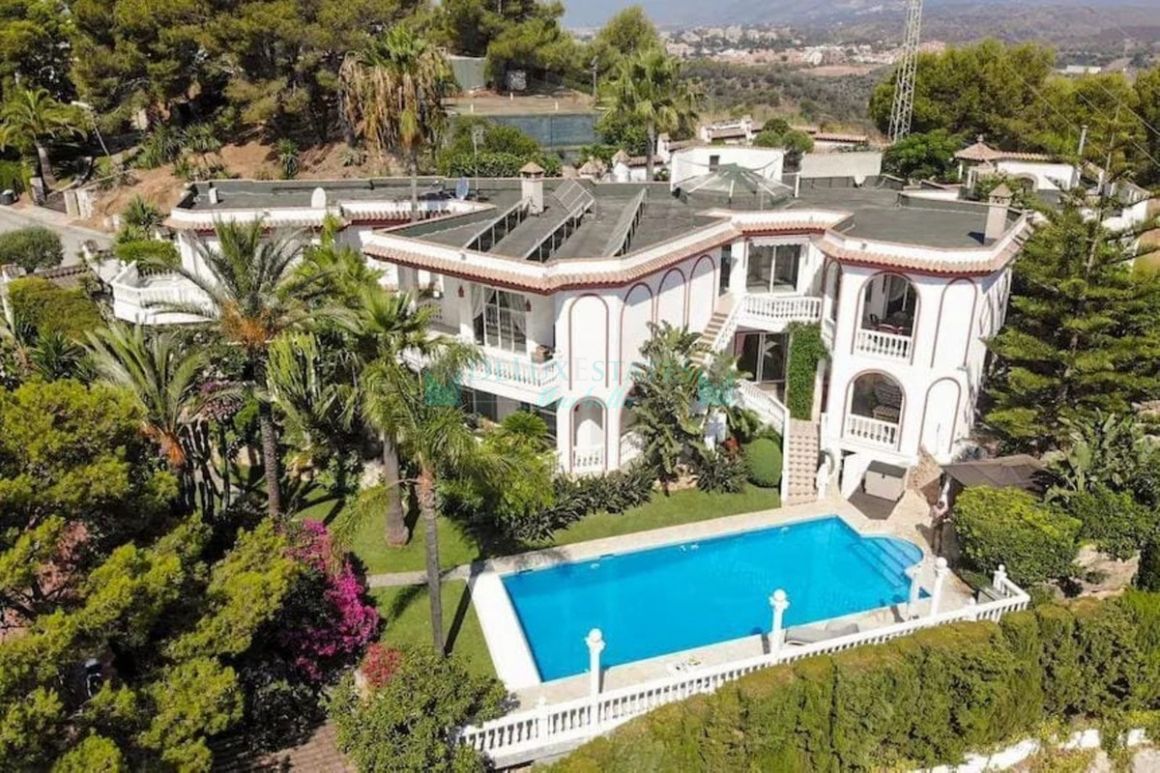 Villa for rent in  Hacienda las Chapas, Marbella East