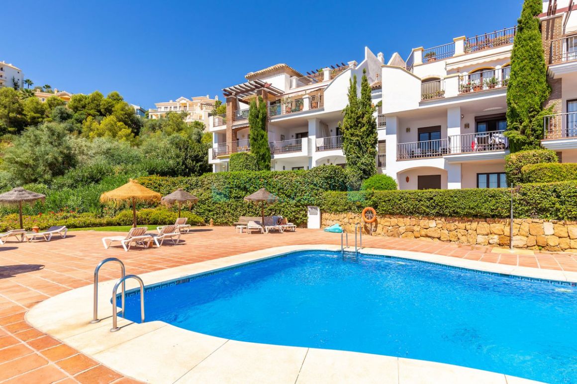 Penthouse for sale in  Los Arqueros, Benahavis