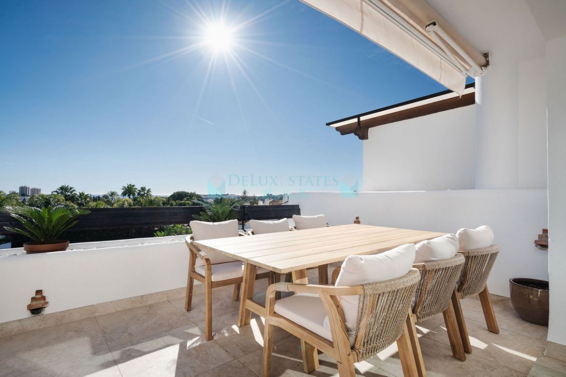 Penthouse for sale in Nueva Andalucia