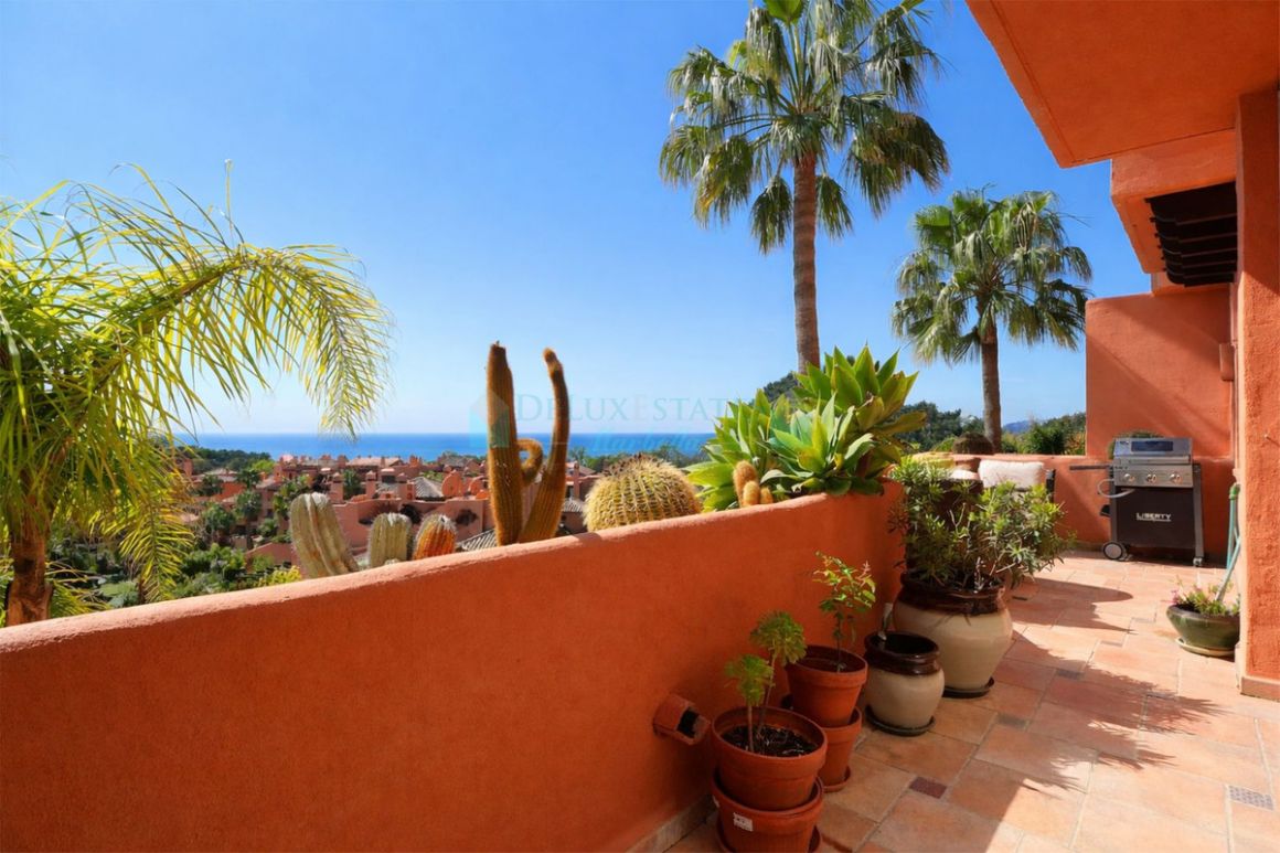 Apartment for sale in  La Mairena, Marbella East