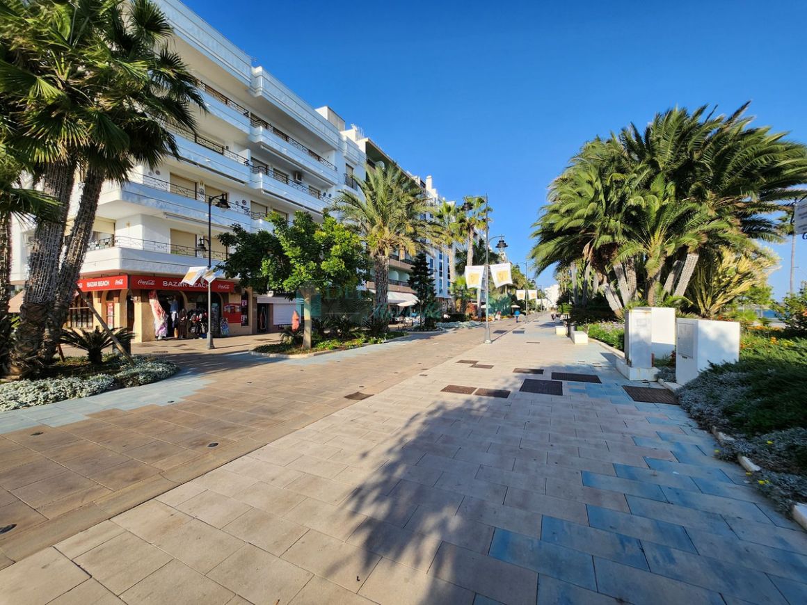 Apartment for sale in Estepona