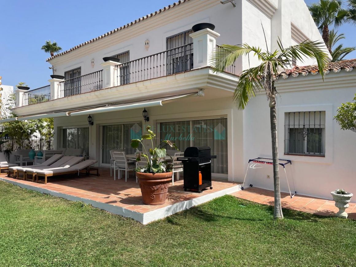 Villa for rent in Nueva Andalucia