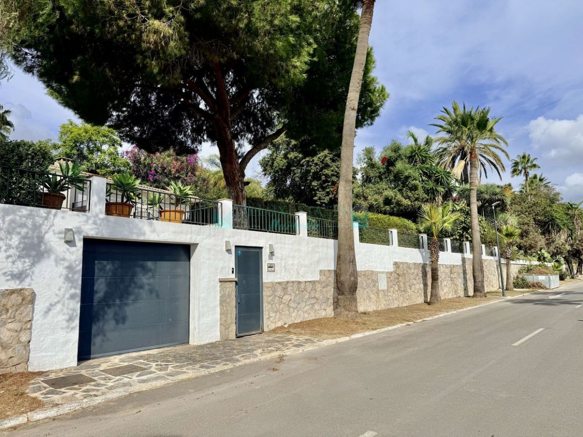 Villa en alquiler en  Marbesa, Marbella Este
