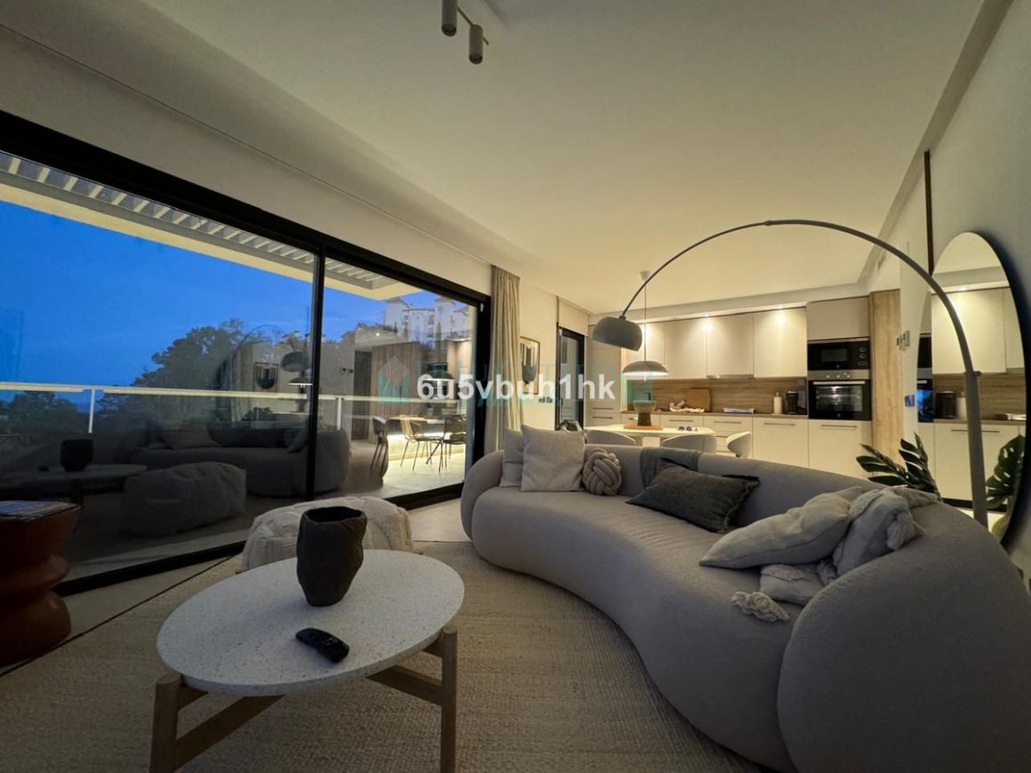 Penthouse for sale in  La Quinta, Benahavis