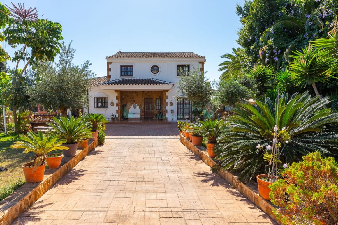 Villa in Elviria, Marbella East