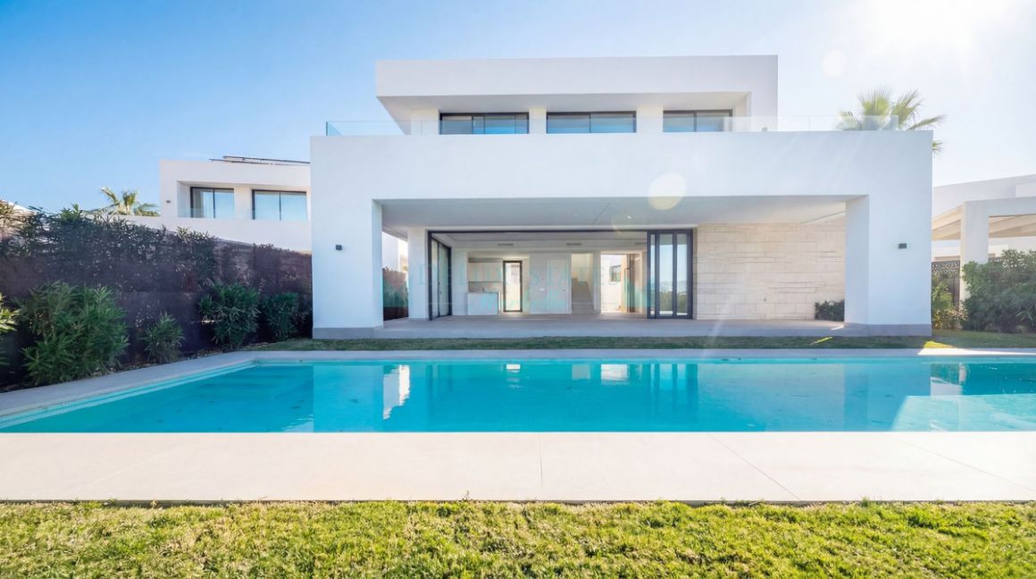 Villa for sale in  Rio Real, Marbella East