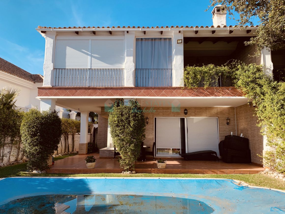 Semi Detached Villa for rent in  La Mairena, Marbella East