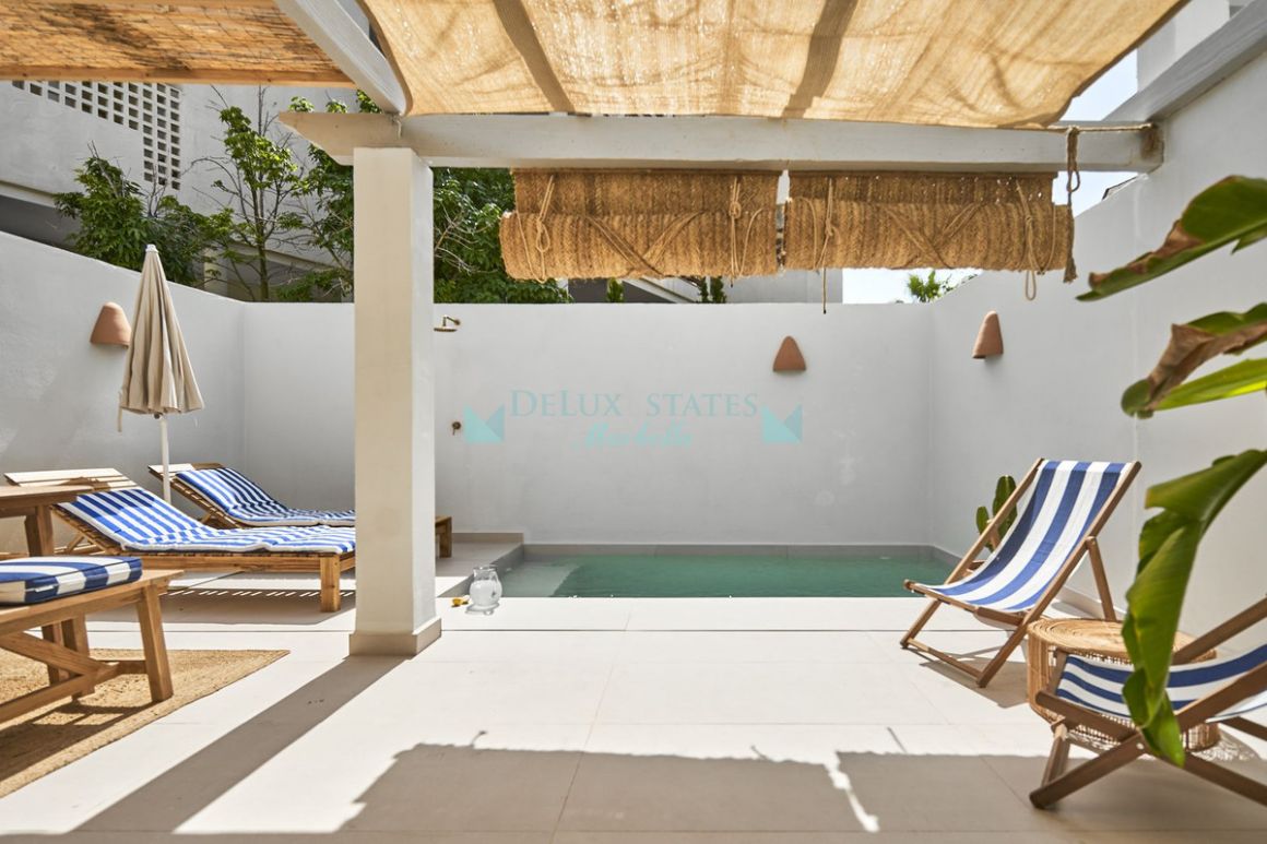 Town House for sale in  El Paraiso, Estepona