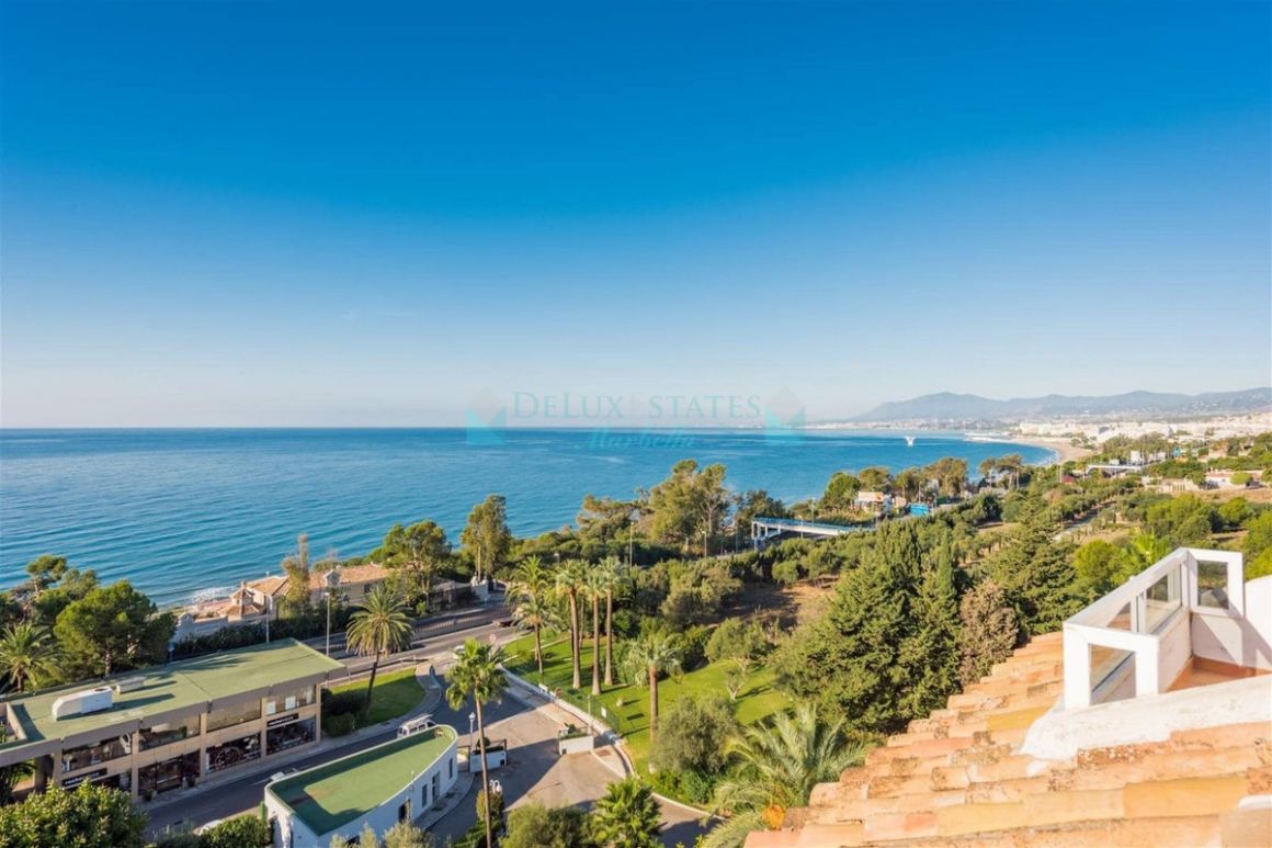 Penthouse for sale in  Rio Real, Marbella East